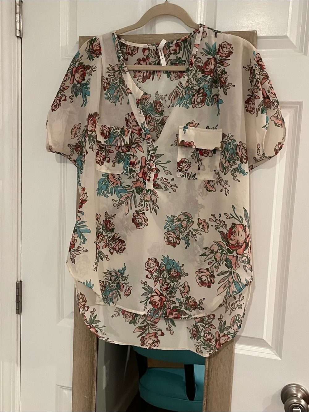 Floral V-Neck Short Sleeve Blouse in Cream